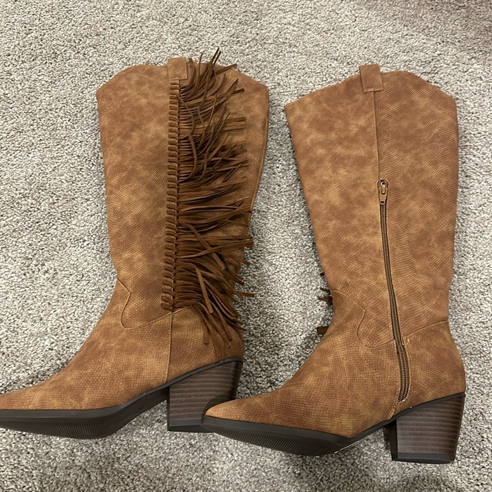 Brand new women wide caft brown boots size 9. Brand: comfort